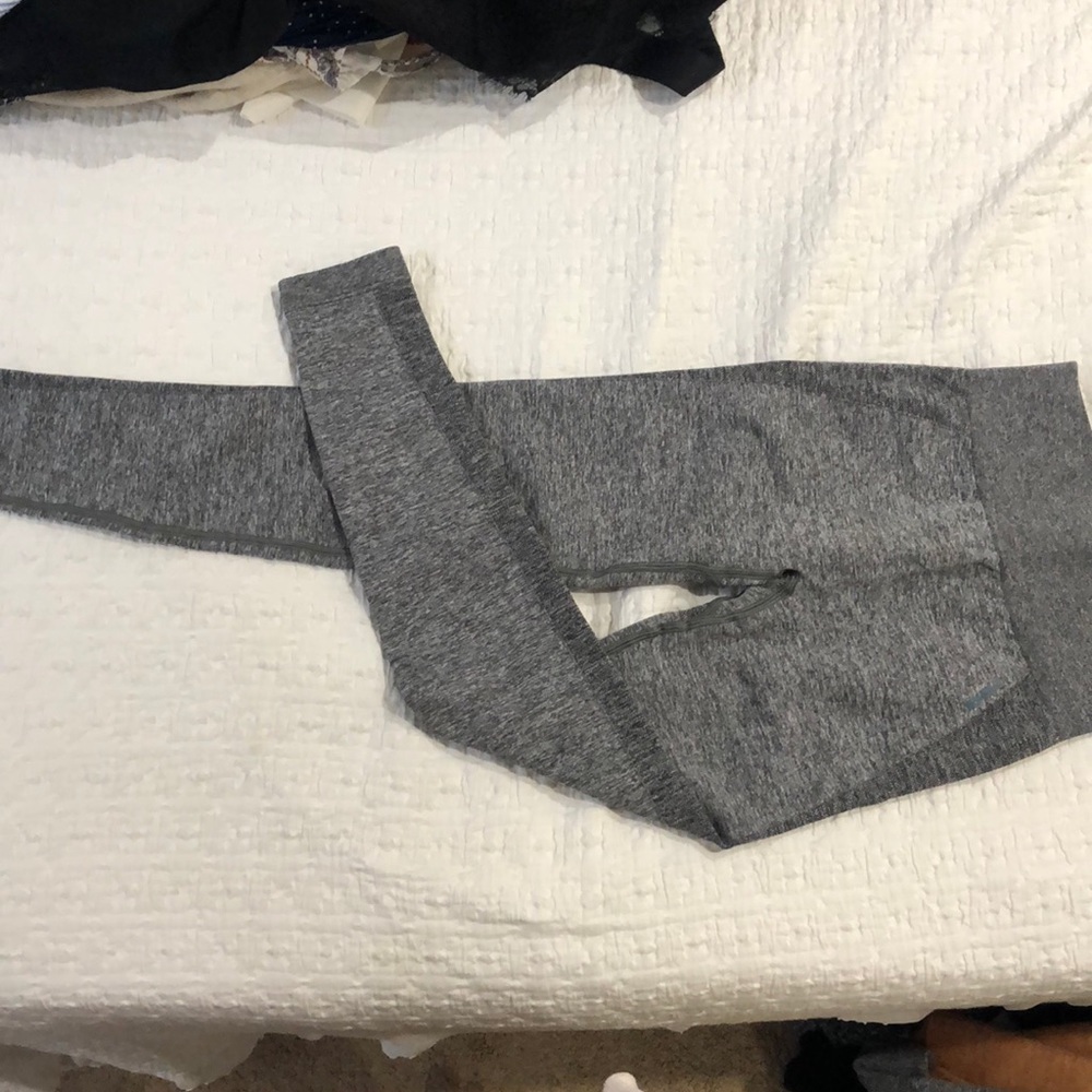 Gym shark leggings